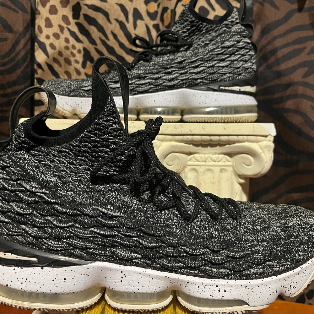 Nike LeBron XV Oreo (2017) Size 12